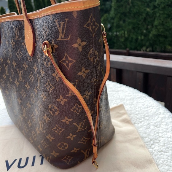 Authentic Louis Vuitton Neverfull MM. - Picture 4 of 14